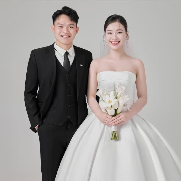 Vợ của Hồ Văn Cường được ngợi khen xinh đẹp như hoa khôi. Ảnh: FBNV