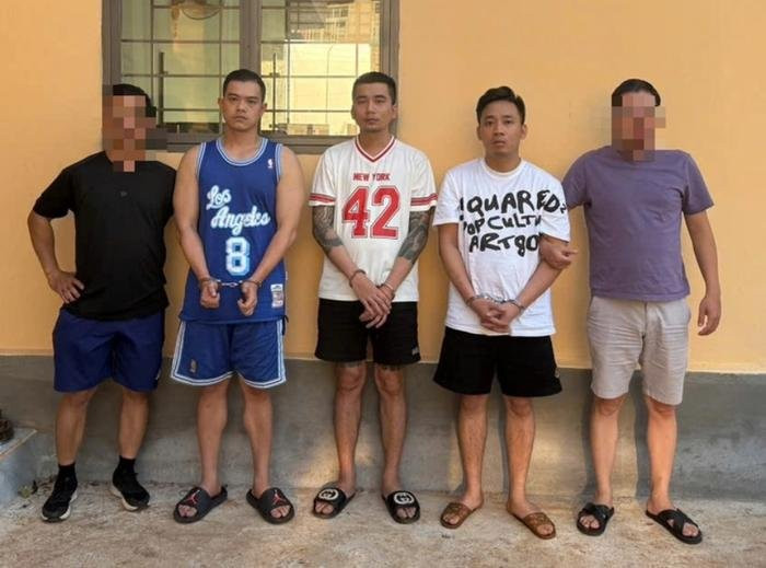 Các nghi phạm bị bắt (từ trái sang): Tuấn Anh (áo xanh), Lộc, Duy. Ảnh: Tuổi Trẻ Online