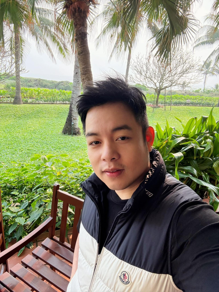Quang Lê được đánh giá điển trai hơn hẳn sau khi giảm hơn chục kg nhờ tập luyện chăm chỉ.
