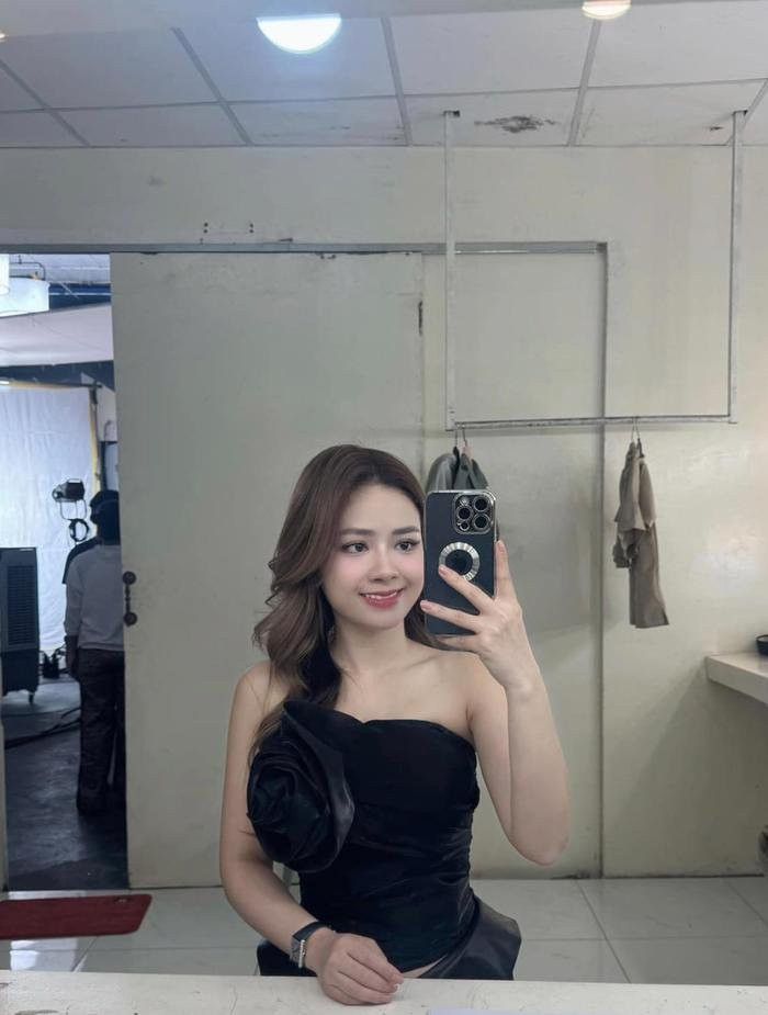 Nụ cười của Dương Hoàng Yến bị lệch. Hiện tại, nữ ca sĩ vẫn duy trì công việc ca hát và chăm chỉ điều trị để lấy lại sức khoẻ vốn có. (Ảnh: FBNV)