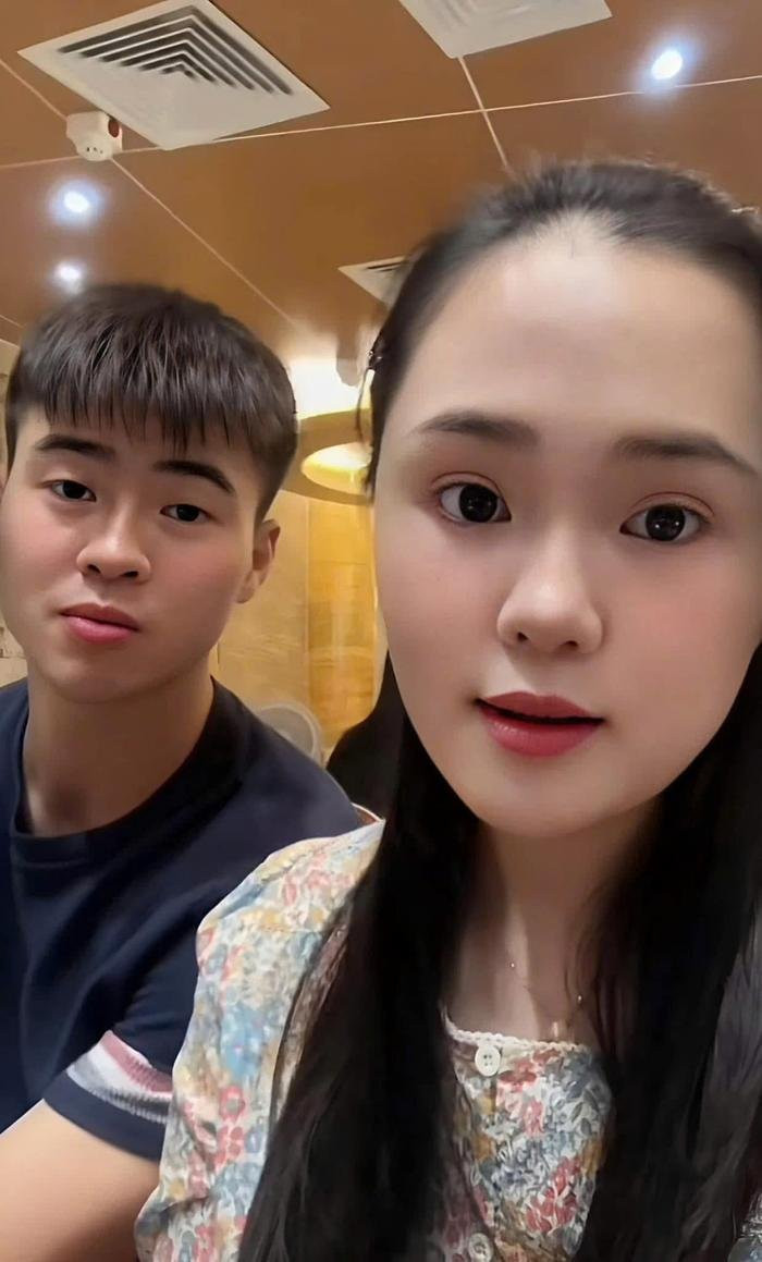 Theo ghi nhận, fanpage có nội dung xoay quanh gia đình cầu thủ Duy Mạnh và Quỳnh Anh có hơn 286 nghìn người theo dõi. Sau bài đăng tố cáo của vợ Duy Mạnh, trang tin này vẫn chưa dừng hoạt động.