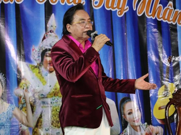 Ở tuổi 75, NSND Thanh Tuấn vẫn chăm chỉ nhận lời biểu diễn và giảng dạy thế hệ trẻ. (Ảnh: FBNV)