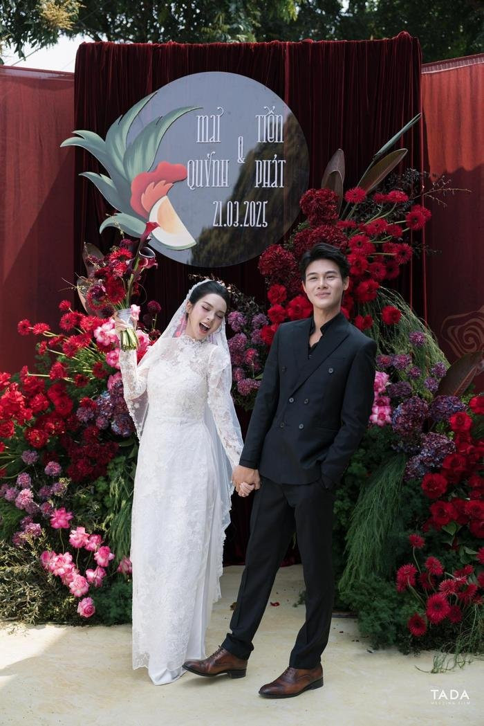 Quỳnh Lương - Tiến Phát trong lễ gia tiên. (Ảnh Tada Wedding)