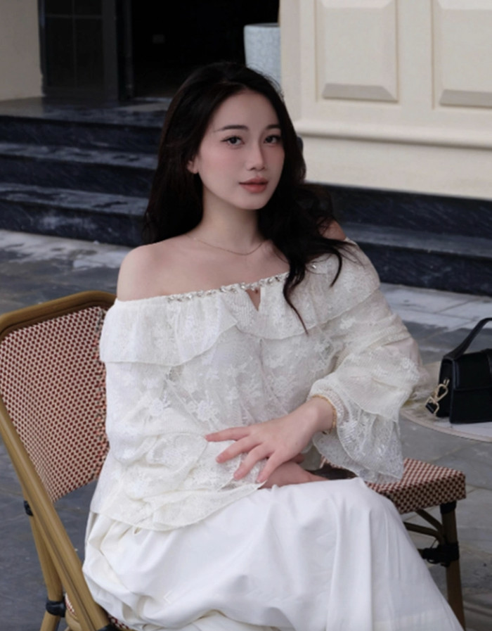 Nguyễn Linh - vợ Hồ Văn Cường bất ngờ 'nổi như cồn' trên các diễn đàn bàn luận bóng đá Việt. (Ảnh tổng hợp)