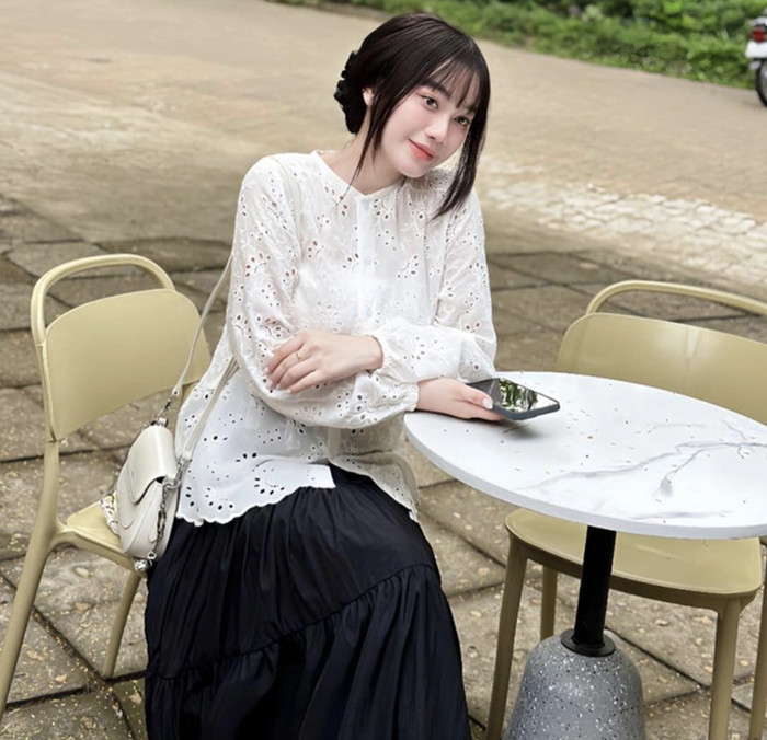 Thời trang của vợ Hồ Văn Cường chỉ xoay quanh hai mảng màu đối lập trắng - đen, toát lên phong thái thanh lịch. (Ảnh tổng hợp)