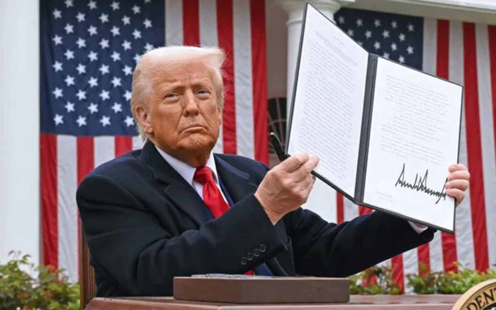 Chính quyền Tổng thống Donald Trump đã chính thức công bố quyết định áp thuế nhập khẩu bổ sung đối với hàng hóa từ 25 nền kinh tế.
