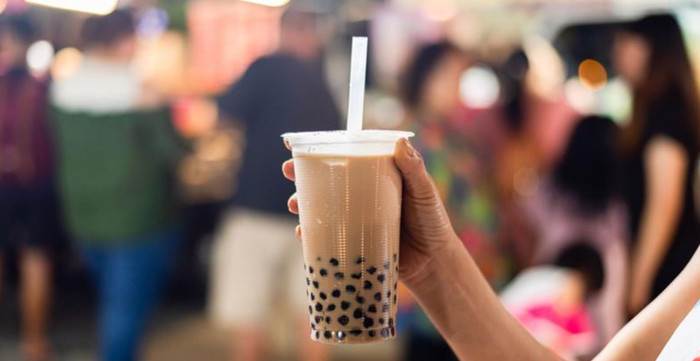 Nam thanh niên phải nhập viện cấp cứu vì uống trà sữa, nước ngọt trong vòng hai tuần. Ảnh minh hoạ