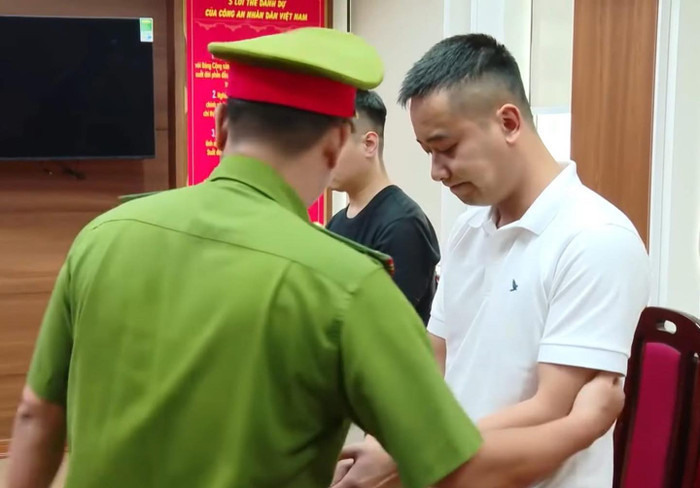 Quang Linh Vlogs tại Cơ quan Công an.