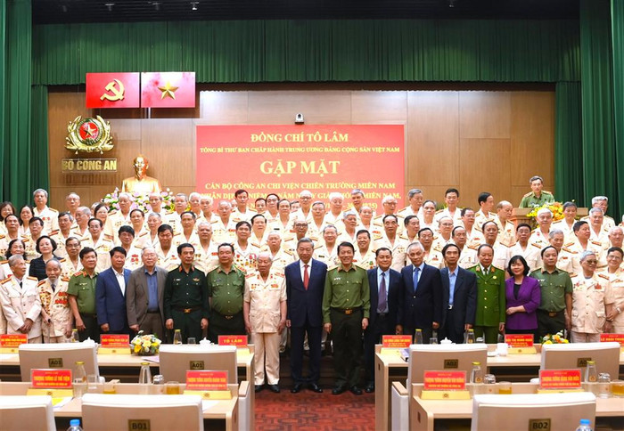 Tổng Bí thư Tô Lâm cùng các đại biểu dự buổi gặp mặt.