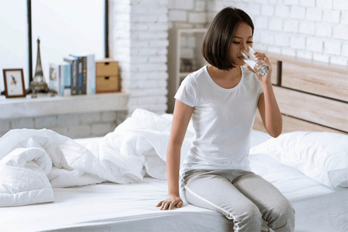 Ít ai biết rằng bệnh gan, đặc biệt là viêm gan giai đoạn đầu, có thể gây ra cảm giác khát nước kéo dài.