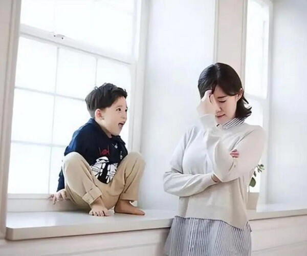 Trẻ thích cãi lại mẹ đừng vội quát mắng, dùng 4 câu "thần thánh" này hiệu quả hơn nhiều - 1