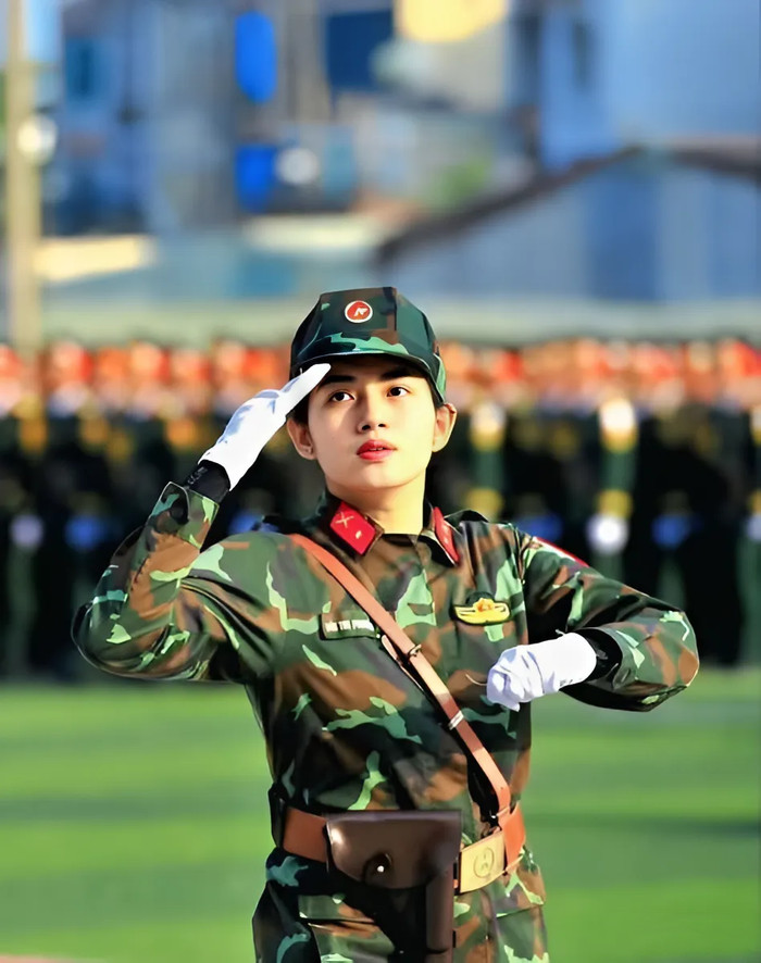 Nữ Hạ sĩ gây sốt với gương mặt xinh tựa 'hoa hậu', từng thi nhan sắc nhiều lần Ảnh 1