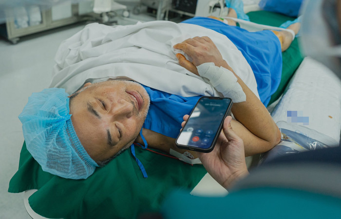Đạo diễn Nguyễn Quang Dũng thoát cơn nguy kịch.