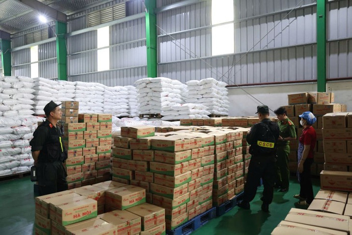 Tạm giữ khẩn cấp giám đốc Công ty Famimoto, thu hồi sản phẩm mì chính giả Ảnh 2