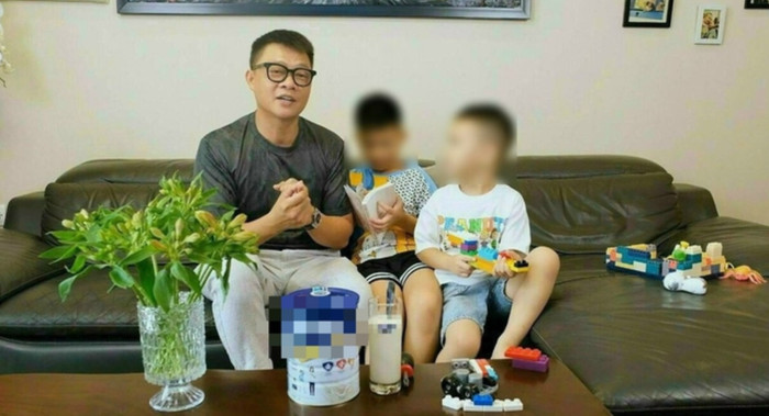 Hình ảnh BTV Quang Minh khi quảng cáo sữa Hiup. Ảnh: Sưu tầm