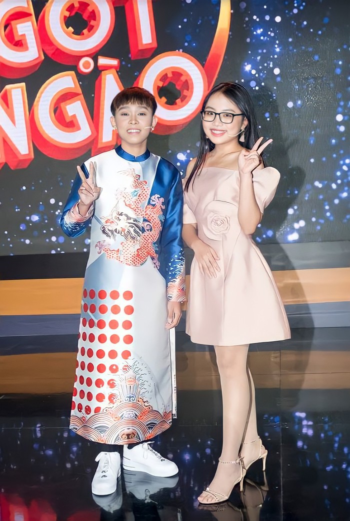 ca-si-phuong-my-chi-va-ca-si-ho-van-cuong-1747579112.jpg