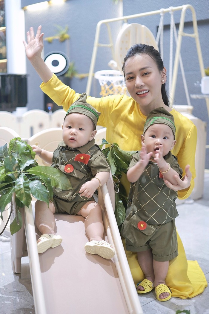 phuong-oanh-cung-2-con-1748015550.jpg