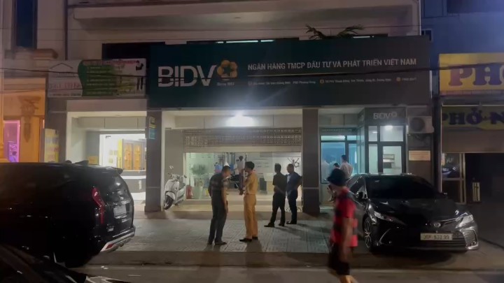 cuop-ngan-hang-phong-giao-dich-ngan-hang-dau-tu-va-phat-trien-viet-nam-bidv-1748570361.jpg