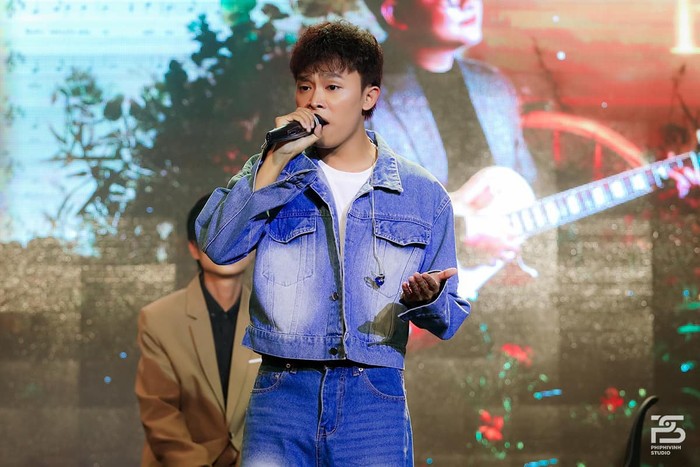 ho-van-cuong-la-ca-si-tre-tai-nang-cua-lang-nhac-viet-so-huu-luong-fan-hung-hau-1748799851.jpg