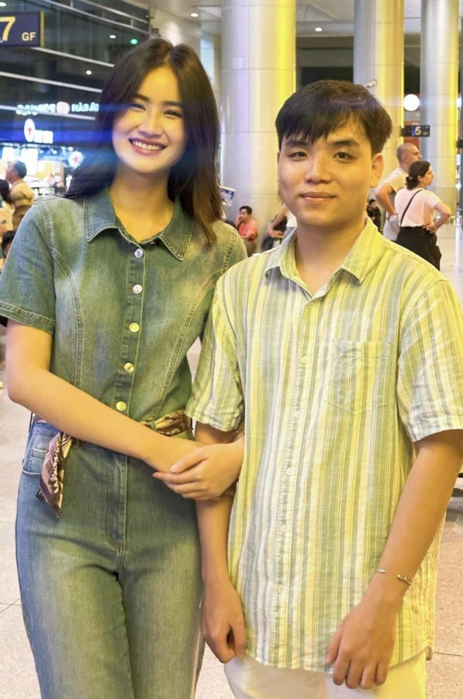 hoa-hau-y-nhi-va-ban-trai-anh-kiet-1749610338.png