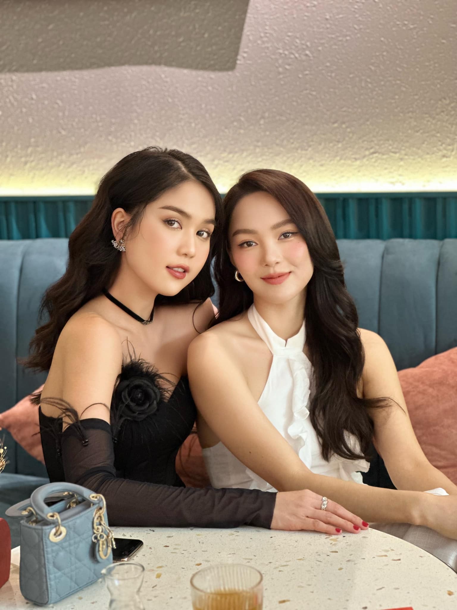 ngoc-trinh-va-minh-hang-luon-cap-nhat-anh-chup-chung-moi-khi-co-dip-gap-go-1749716291.jpg