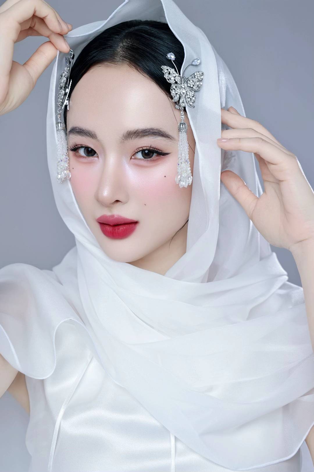bo-anh-gay-hoang-mang-cong-chung-cua-angela-phuong-trinh-1750186341.jpeg