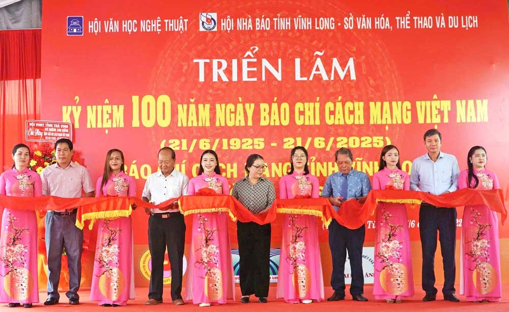 vinh-long-trien-lam-thanh-tuu-100-nam-bao-chi-cach-mang-viet-nam-1750207016.jpg