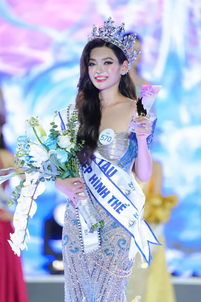 anh-hoa-hau-nguyen-hoai-phuong-anh-1751215234.jpg
