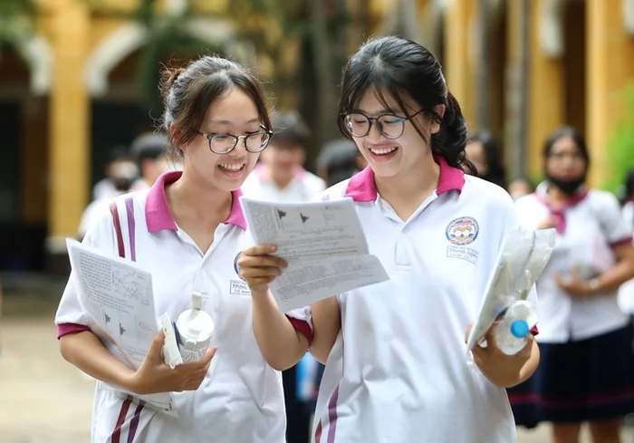 anh-minh-hoa-cong-bo-dap-an-chinh-thuc-cac-mon-thi-1751381456.jpg