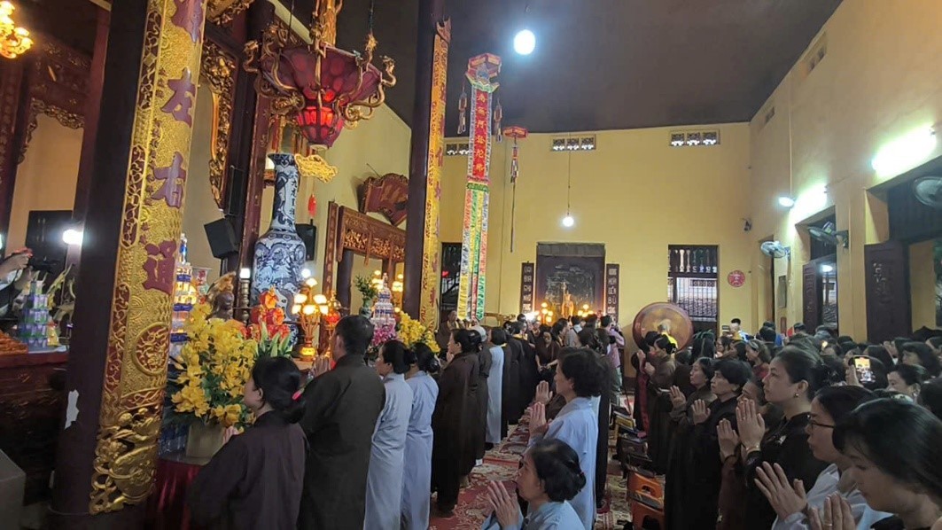cac-hoa-thuong-thuong-toa-dai-duc-tang-ni-phat-tu-cung-tung-kinh-va-nghi-le-cau-an-1751387551.jpg