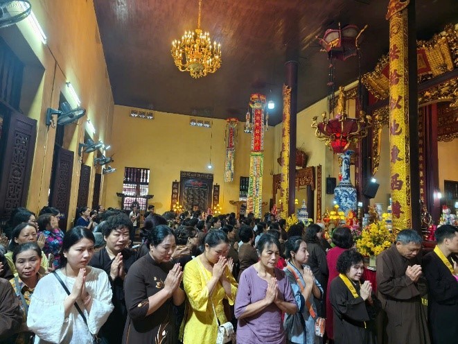 hang-tram-tang-ni-phat-tu-tham-gia-cu-chuong-trong-cau-quoc-thai-dan-an-tai-chua-quan-su-1751387551.jpg