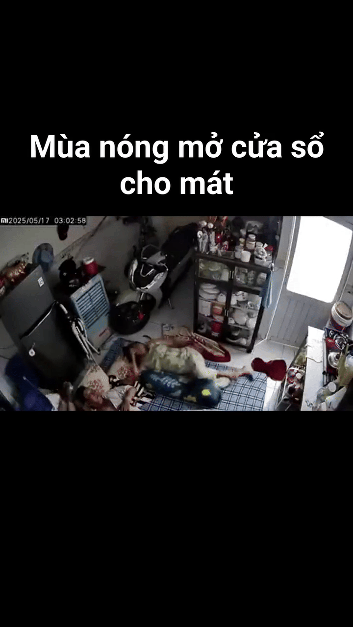 anh-trom-cau-dien-thoai-khi-hai-vo-chong-dang-ngu-trua-1751543549.gif