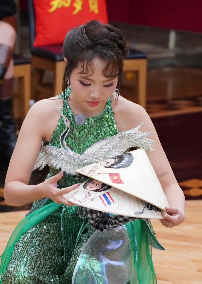 phuong-my-chi-chuan-bi-qua-cho-ban-be-quoc-te-1751648173.jpg