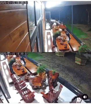 anh-nguoi-dan-ong-bi-ban-khi-an-nhau-1752812633.gif