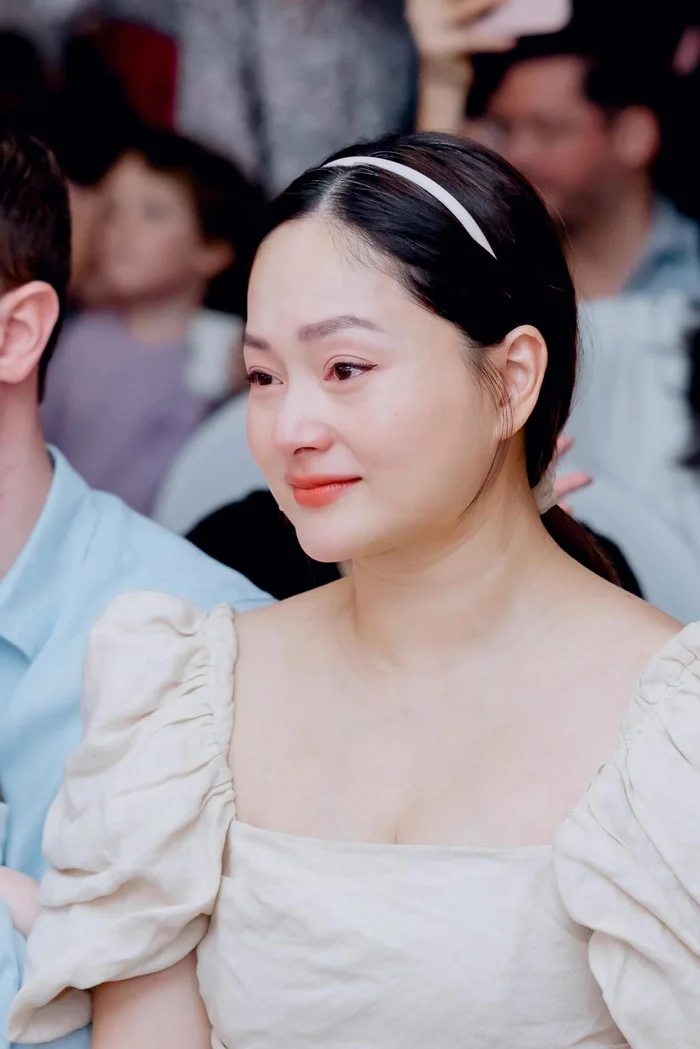 anh-dien-vien-lan-phuong-khoc-1753442299.jpg