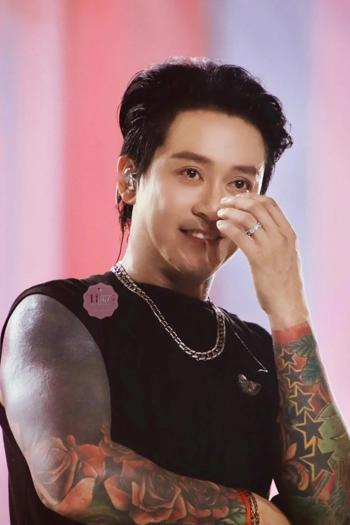 anh-ca-si-tuan-hung-1753931635.jpg