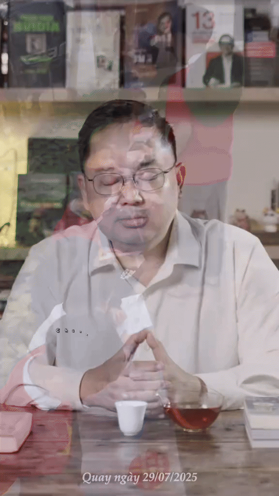 anh-gif-ong-hoang-nam-tien-chia-se-1754105045.gif