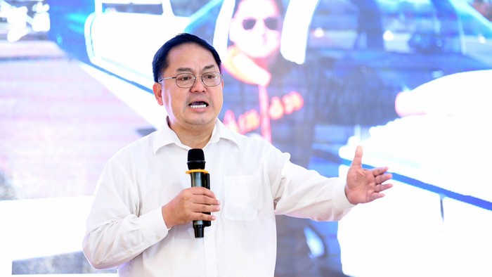 ong-hoang-nam-tien-dien-thuyet-1754144358.jpg