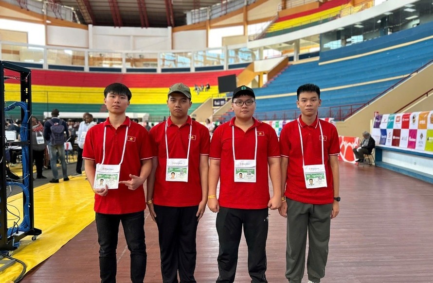 ca-4-hoc-sinh-tham-du-olympic-tin-hoc-quoc-te-1754223797.jpg