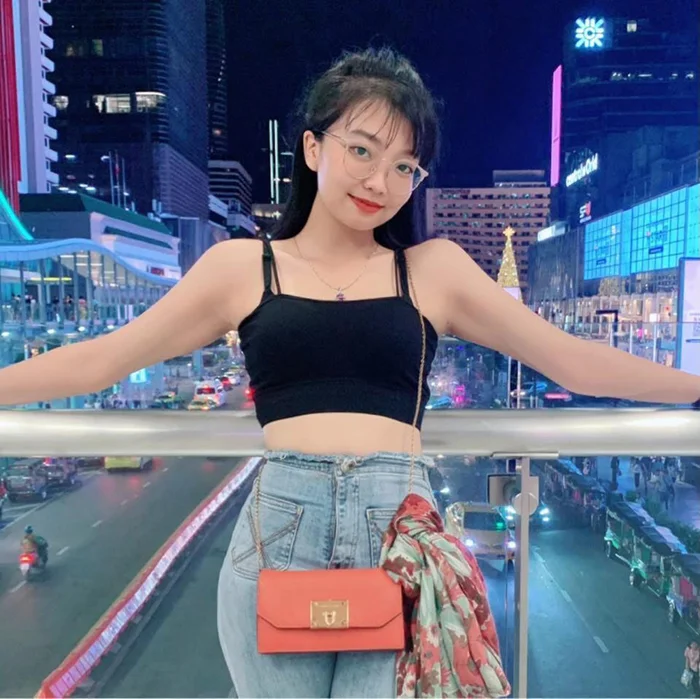 chan-dung-co-gai-mai-thi-huyen-mat-tich-1754205597.jpg