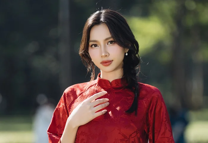 anh-hoa-hau-thuy-tien-mac-ao-dai-1754362527.jpg