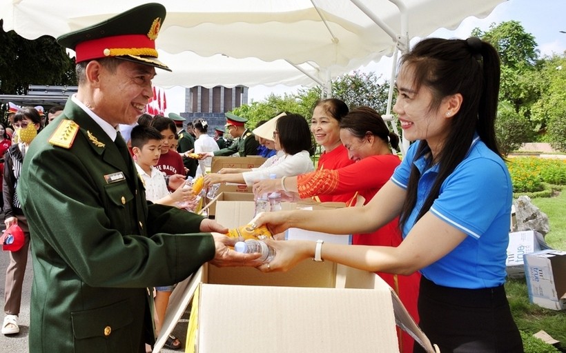 anh-minh-hoa-phat-banh-mien-phi-1756035297.jpg