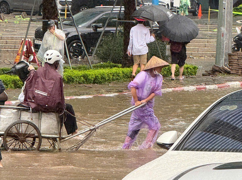 dich-vu-keo-xe-bo-qua-doan-ngap-cung-xuat-hien-tai-tuyen-pho-nay-1756220880.jpg