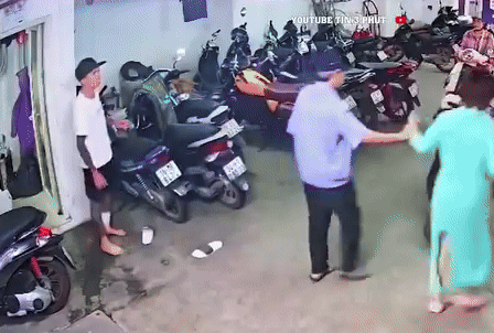 anh-gif-co-gai-phan-cong-khi-thanh-nien-danh-1756268055.gif