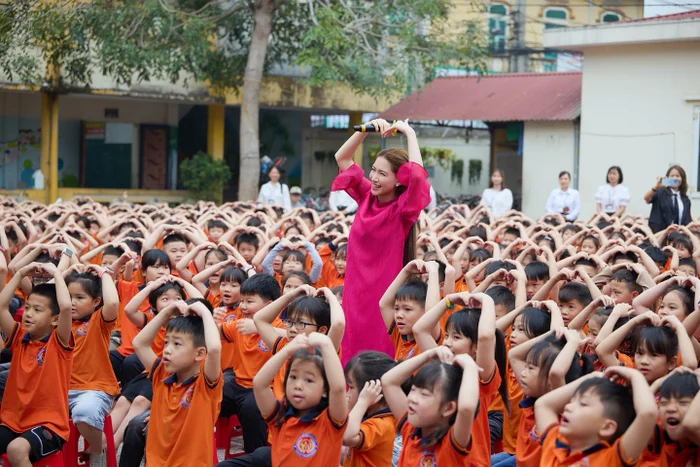 hoa-minzy-di-lam-tu-thien-o-truong-1756390960.jpg