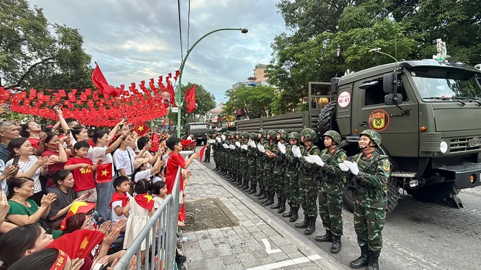 nhieu-tuyen-duong-o-ha-noi-se-cam-xe-tu-18h-toi-nay-de-phuc-vu-cho-tong-duyet-dieu-binh-dieu-hanh-1756441590.jpg