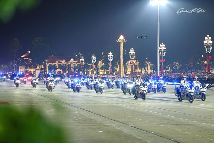 hinh-anh-dan-mo-to-canh-sat-1756567184.jpg