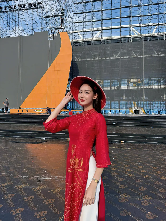 hinh-anh-hoa-hau-bao-ngoc-mac-ao-dai-viet-nam-1756564939.jpg