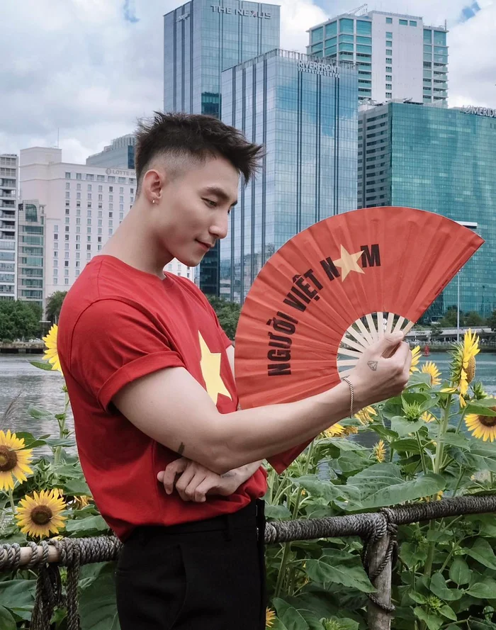 son-tung-cam-quat-viet-nam-1756822801.jpg
