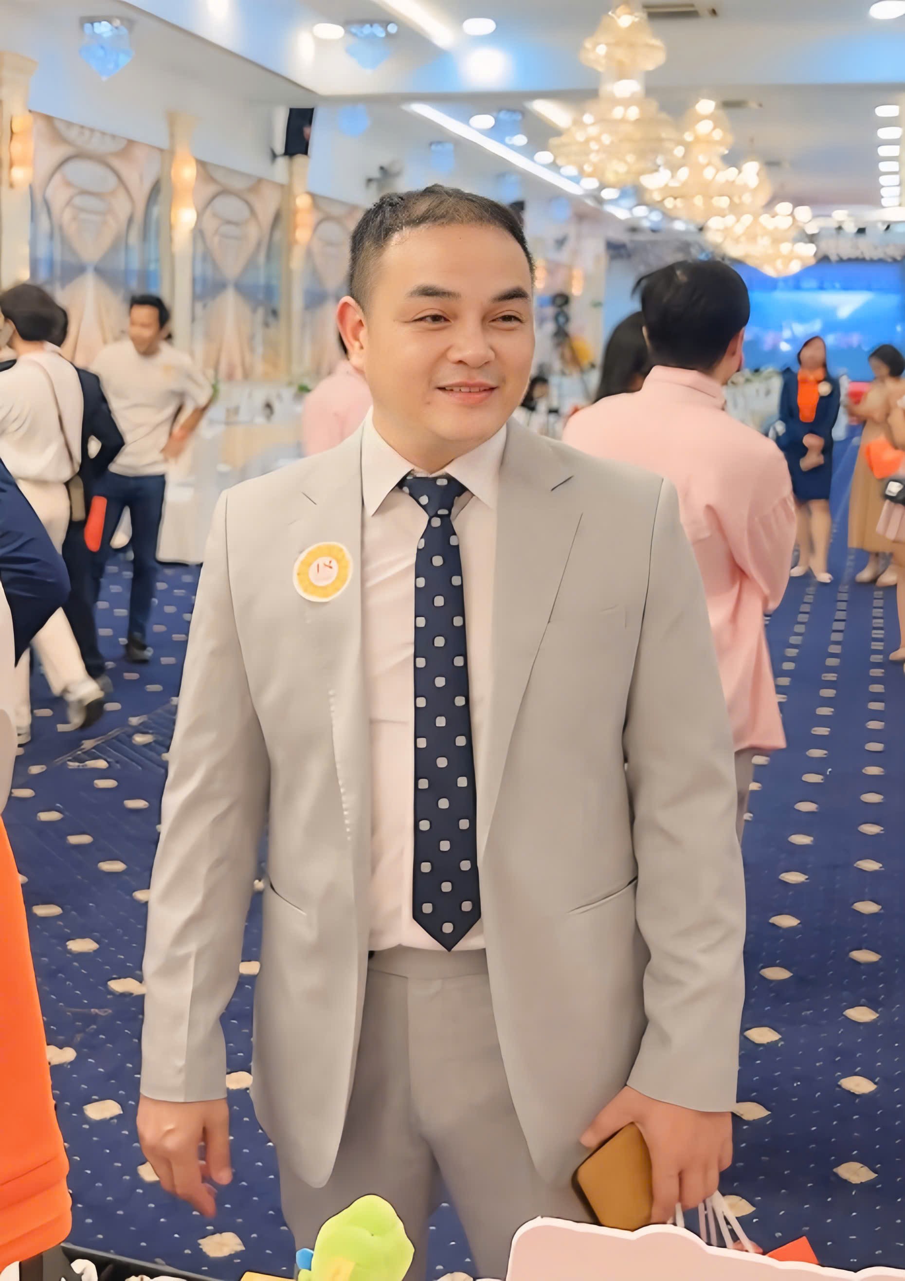 2-doanh-nhan-nguyen-hong-dang-su-kien-ky-niem-18-nam-thanh-lap-nha-khoa-nhu-ngoc-1757484707.jpg